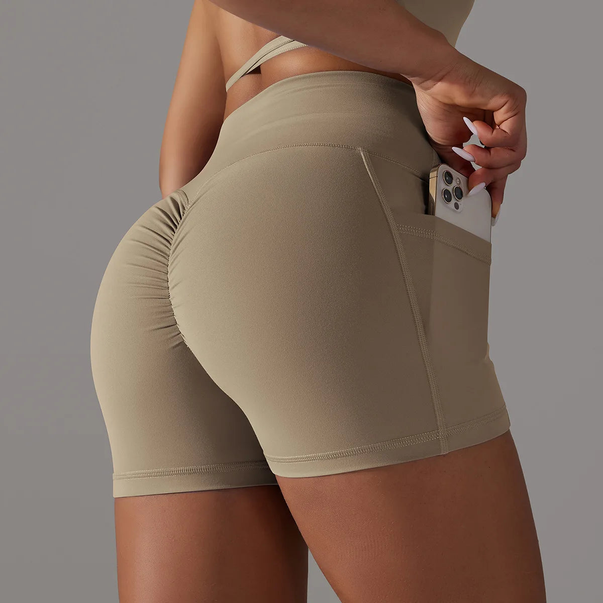 Custom Nude V Waist Women Sports Pants Elastic Fitness Shorts Peach Hip Scruch Butt Soft Pocket Quick Dry Yoga Shorts for Women