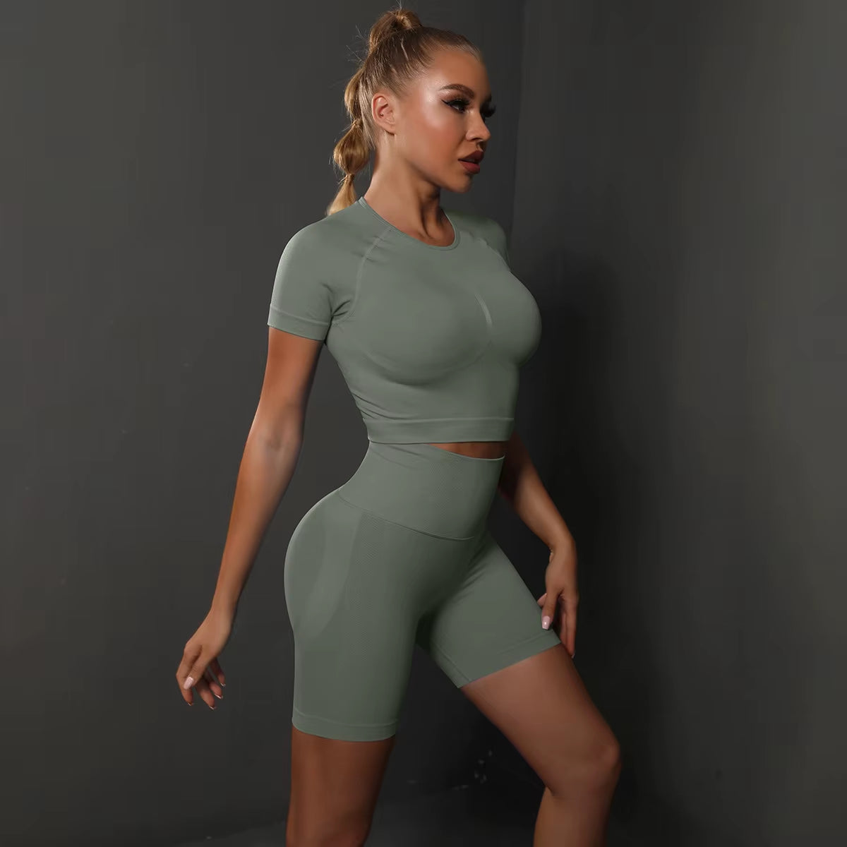 Hot Sale Women Short Athletic Wear Solid Seamless Sports Quick Drying Breathable High Elastic Peach Hip Shorts Yoga Set