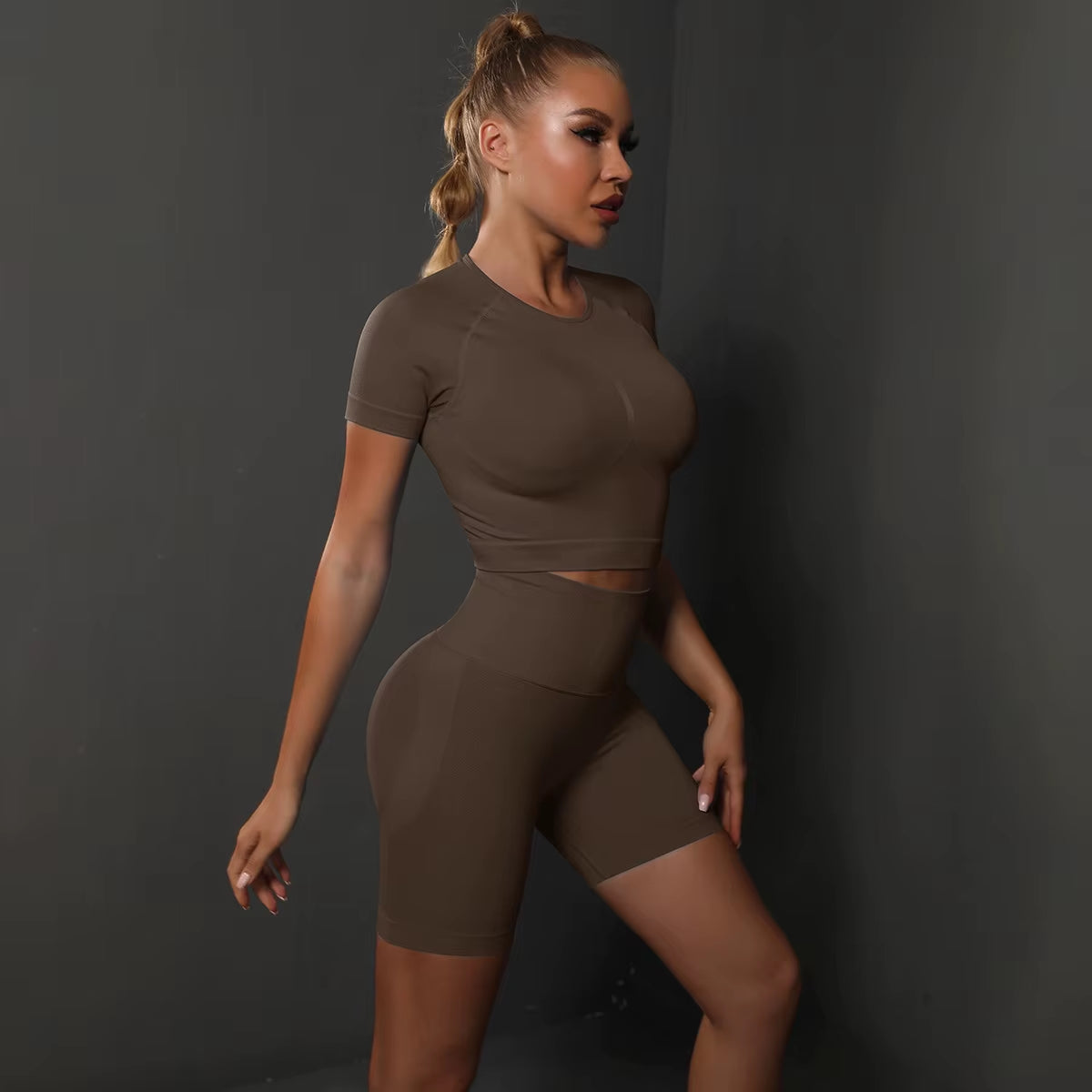 Hot Sale Women Short Athletic Wear Solid Seamless Sports Quick Drying Breathable High Elastic Peach Hip Shorts Yoga Set