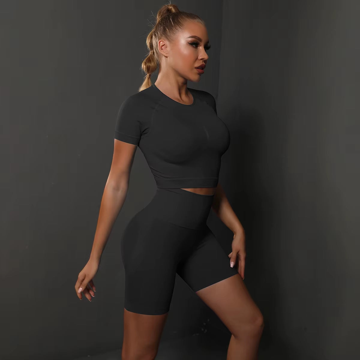 Hot Sale Women Short Athletic Wear Solid Seamless Sports Quick Drying Breathable High Elastic Peach Hip Shorts Yoga Set